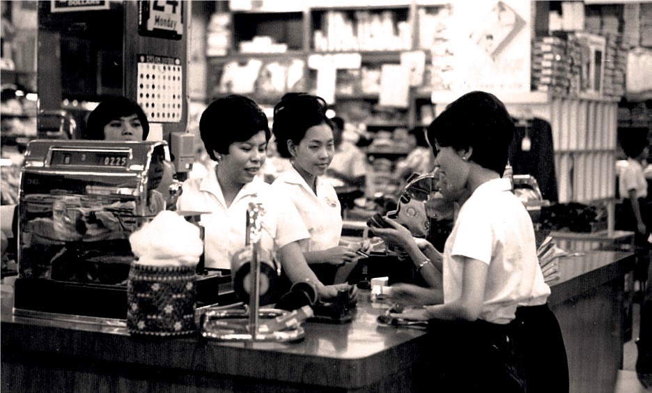 Tangs cashiers at the start of their shift in the late 1960s. Photo: Courtesy of Tangs.